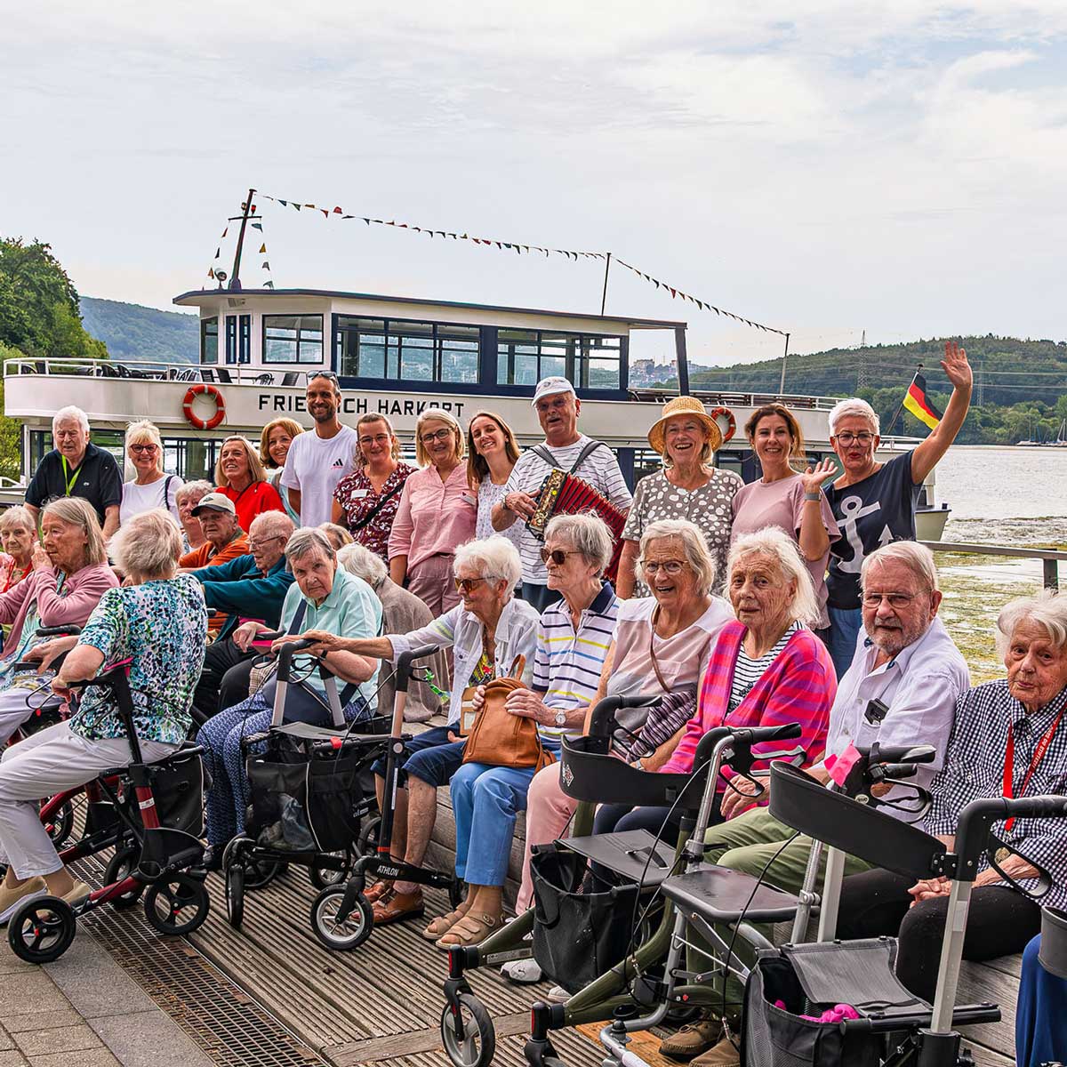 Senioren auf dem Harkortsee mit musikalischer Unterhaltung